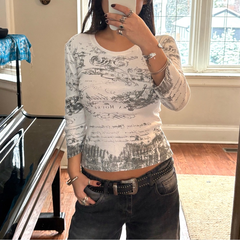 Vintage White and Gray Graphic Print Top 3/4 Flare Sleeves with Studs